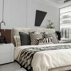 Staunton And Henry Black And White Pattern Bed Cushion Set